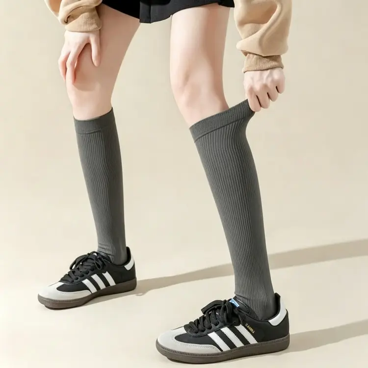 MISTYNE Travel Compression Socks — Style 05 in Gray